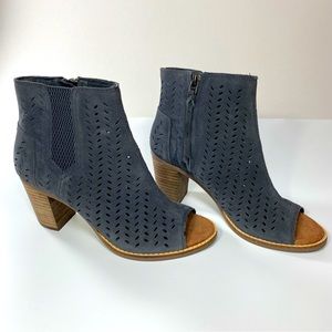 TOMS Majorca Perforated Open Toe Gray Suede Stacked Heels Ankle Boots, 6